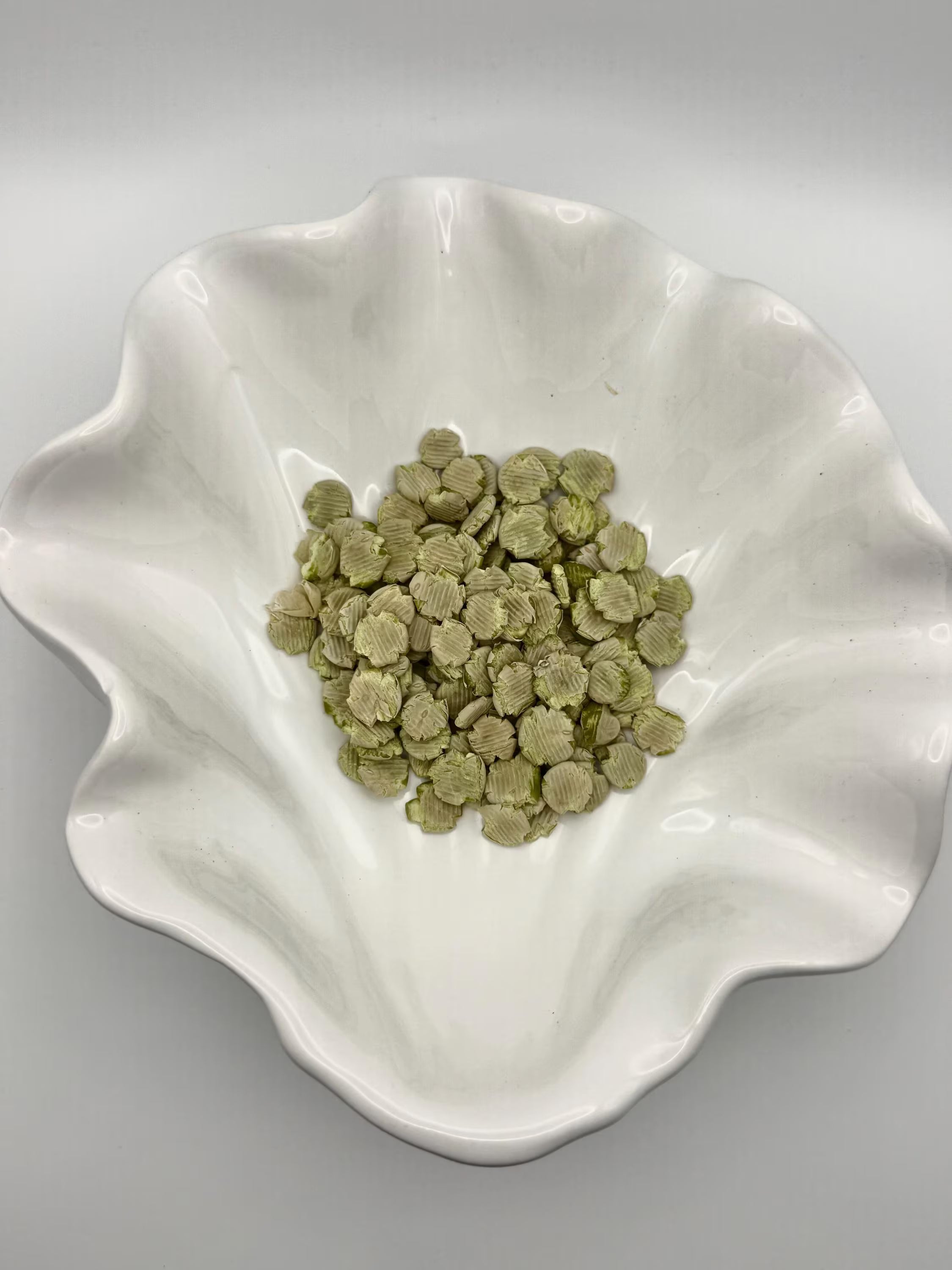 1oz Dried Green Pea Flakes for Rabbits-Guinea Pig Treats-Natural Small Pet Treat-High Protein Bunny Treat-Chinchilla Hamster Foraging Treat